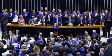 Plenário da Câmara aprovou 87 propostas no 1º semestre; reforma tributária foi maior destaque