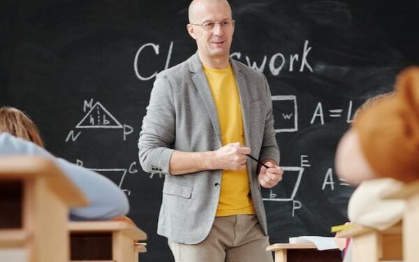 Servidor do magistério estadual garante progressão funcional na Justiça