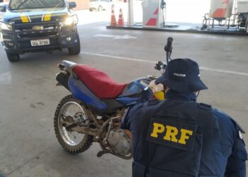 PRF recupera quatro veículos e prende cinco pessoas no Rio Grande do Norte