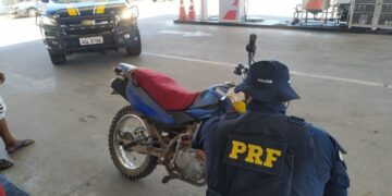 PRF recupera quatro veículos e prende cinco pessoas no Rio Grande do Norte