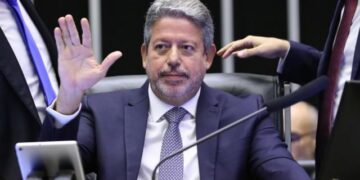 Lira confirma votação da urgência e do mérito do projeto que trata da desoneração da folha