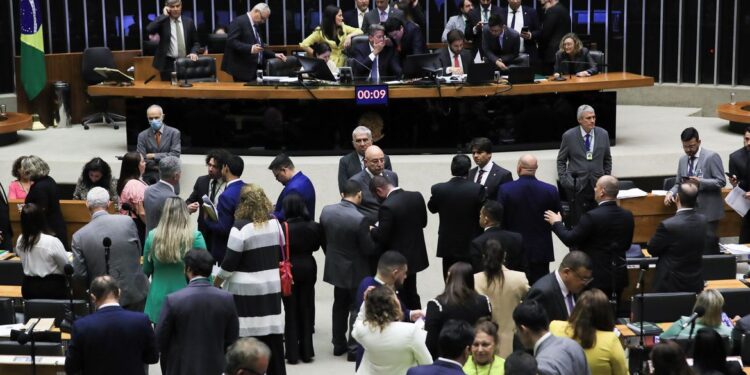 Câmara aprova urgência para proposta de desoneração da folha até 2027