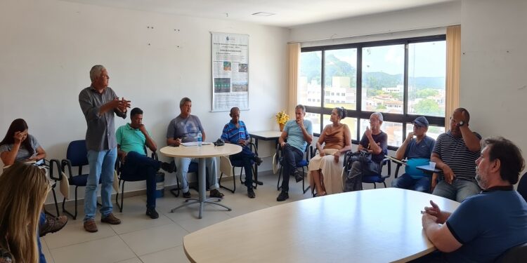 Semurb recebe trabalhadores da praia de Ponta Negra para conhecer o projeto de engorda