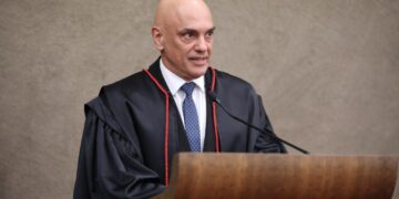 Moraes autoriza quebra de sigilo bancário de Bolsonaro e Michelle