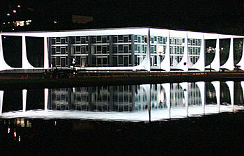 Mais 72 réus presos pelos atos golpistas de 8 de janeiro são liberados pelo STF