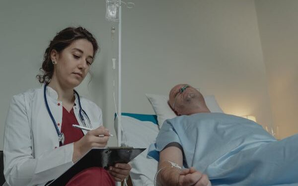 Paciente grante na Justiça indenização de plano de saúde e custeio de tratamento oncológico