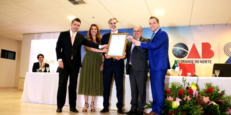 Câmara Municipal entrega Título de Cidadania ao desembargador Glauber Rêgo