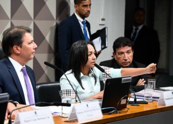 CPMI do 8 de Janeiro quebra sigilos de Zambelli e reconvoca Mauro Cid