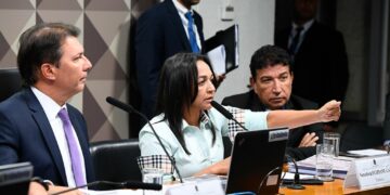 CPMI do 8 de Janeiro quebra sigilos de Zambelli e reconvoca Mauro Cid