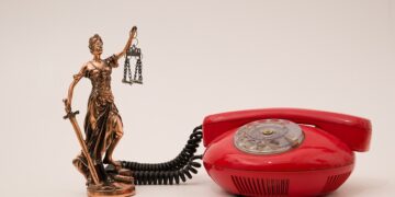 Empresa de telefonia não terá que indenizar cliente por ter rescindido contrato