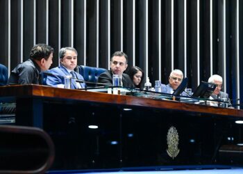 Congresso é o Poder legítimo para decidir sobre droga, aponta debate