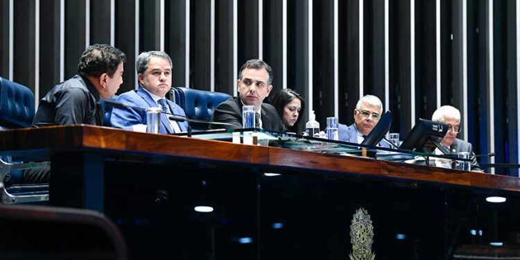 Congresso é o Poder legítimo para decidir sobre droga, aponta debate