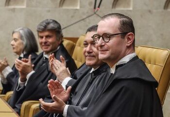 Primeiro voto de Zanin no STF é a favor do juiz de garantias