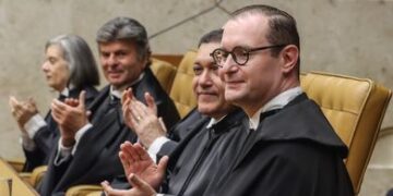 Primeiro voto de Zanin no STF é a favor do juiz de garantias