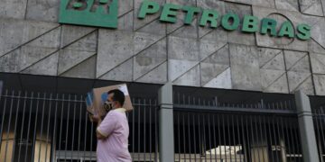 Petrobras reajusta preços da gasolina e do diesel para distribuidoras