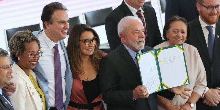 “Não se pode falar em meritocracia com educação desigual”, diz Lula