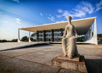 Valores indevidos reconhecidos judicialmente devem ser restituídos por meio de precatórios