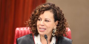 Primeira ministra negra do TSE exalta luta contra a desigualdade