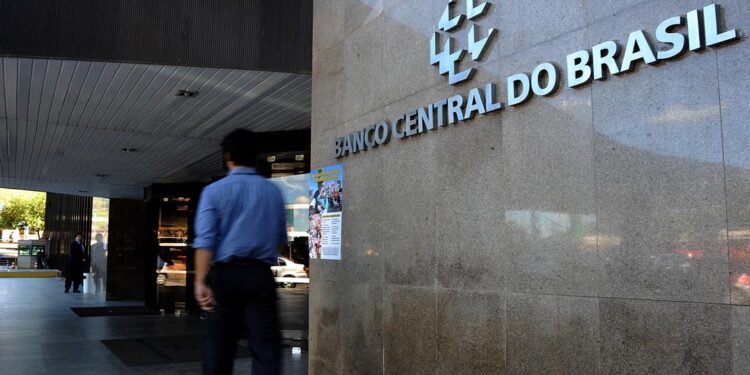 Copom inicia sexta reunião do ano sob expectativa de corte nos juros