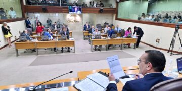 Após promessa do governo sobre emendas parlamentares, AL aprova novo Refis