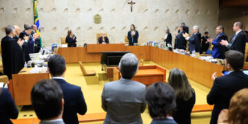 Em fala de despedida, ministra Rosa Weber ressalta democracia e homenageia ministros e servidores