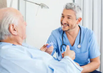 Idoso garante na Justiça Federal custeio de tratamento domiciliar