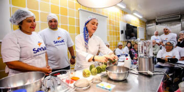 Mais de 20 jovens concluintes de Mãe Luiza recebem certificados de cursos gratuitos do Senac