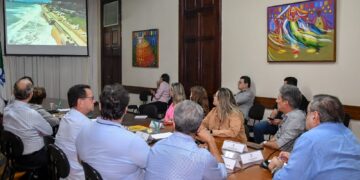 Em reunião com representantes do setor turístico, Álvaro Dias faz balanço sobre serviços em Ponta Negra