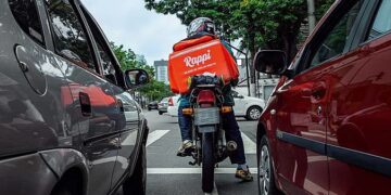 Reconhecimento de vínculo para entregadores de aplicativo é anulado por Cristiano Zanin