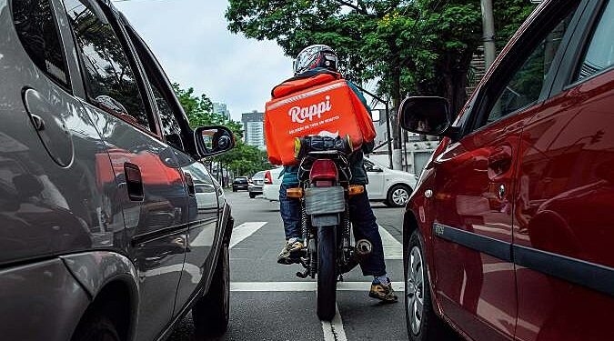 Reconhecimento de vínculo para entregadores de aplicativo é anulado por Cristiano Zanin