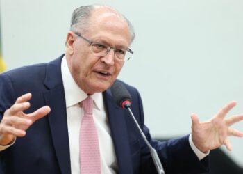 Alckmin defende alternativa para desonerar folha de pagamento
