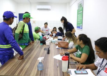 Prefeitura de Parnamirim realiza ação de conscientização sobre cuidados com a saúde para garis