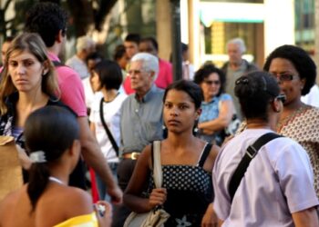 Expectativa de vida do brasileiro em 2022 fica em 75,5 anos