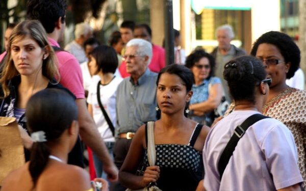 Expectativa de vida do brasileiro em 2022 fica em 75,5 anos