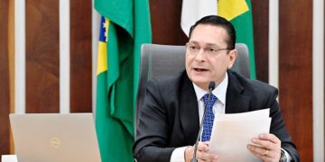 Ezequiel aciona jurídico da AL e adia votação de recurso governista sobre ICMS