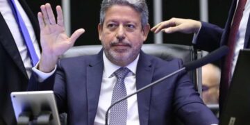 Lira anuncia que reforma tributária será votada nesta sexta-feira