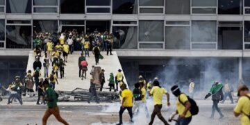 STF marca julgamento de mais 30 réus por atos golpistas de 8/1