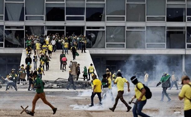 STF marca julgamento de mais 30 réus por atos golpistas de 8/1