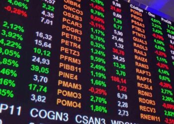 Ibovespa fecha acima de 132 mil pontos pela primeira vez
