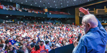 Lula faz balanço de governo e aconselha PT para eleição de 2024