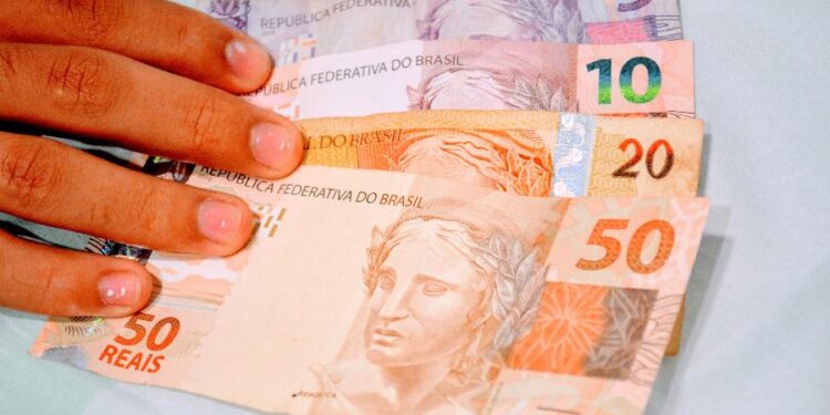 Teto de juros do consignado do INSS cairá para 1,8% ao mês