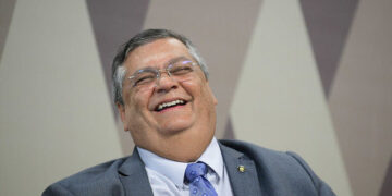 Senado aprova indicação de Flávio Dino para ministro do STF