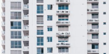 Clientes serão indenizadas por demora em entrega de imóveis no Litoral Sul