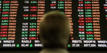 Ibovespa supera os 133 mil pontos pela primeira vez