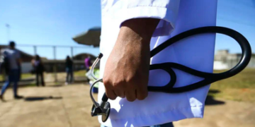 Justiça Federal do RN condena advogado por uso de documento falso para validar diploma estrangeiro de médica