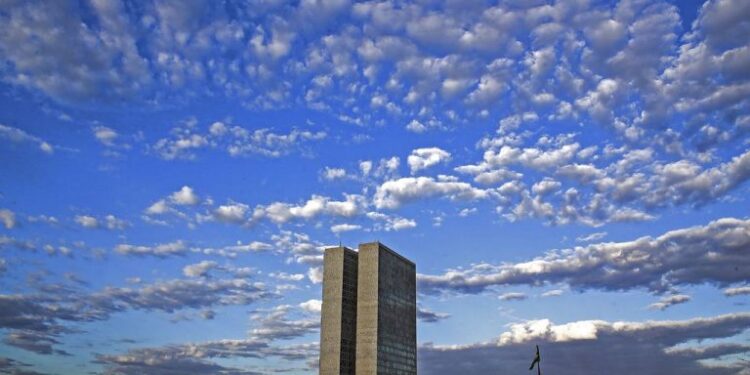 Comissão Mista de Orçamento aprova relatório preliminar da Lei Orçamentária de 2024