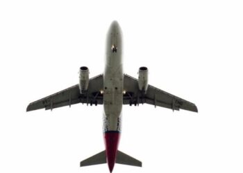 Passageiros que tiveram atraso em voo de 40 horas serão indenizados por companhia aérea