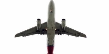 Passageiros que tiveram atraso em voo de 40 horas serão indenizados por companhia aérea