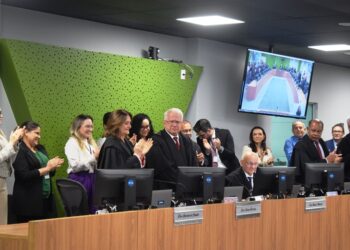 Colegas de Pleno lembram trajetória do desembargador Gilson Barbosa em sua última sessão na Corte