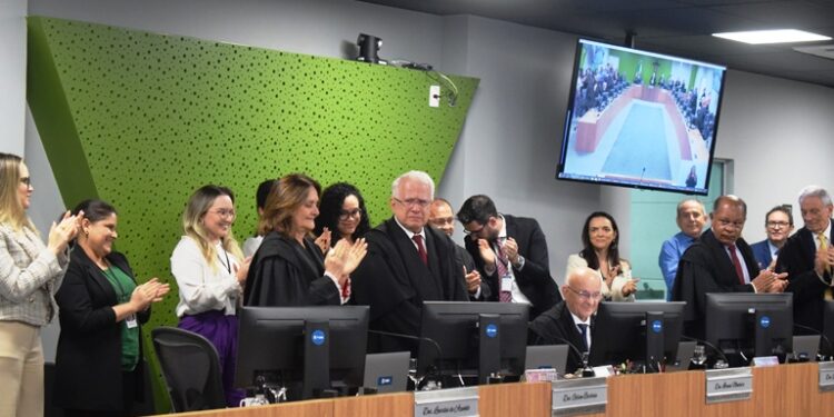 Colegas de Pleno lembram trajetória do desembargador Gilson Barbosa em sua última sessão na Corte